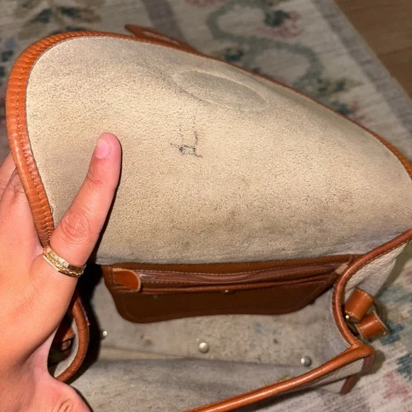 Vintage Dooney & Bourke Cream Essex Purse Tan Trim All Weather Leather AWL - Picture 4 of 7